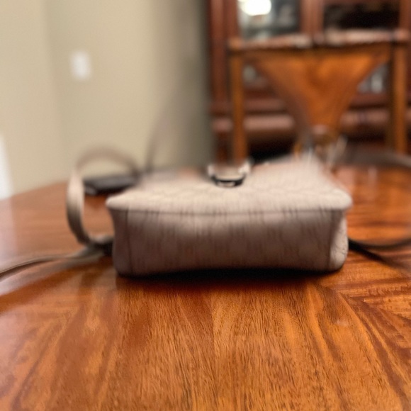 Elegant Nine West Taupe Crossbody in Signature NW LOGO Like New! - Picture 4 of 14